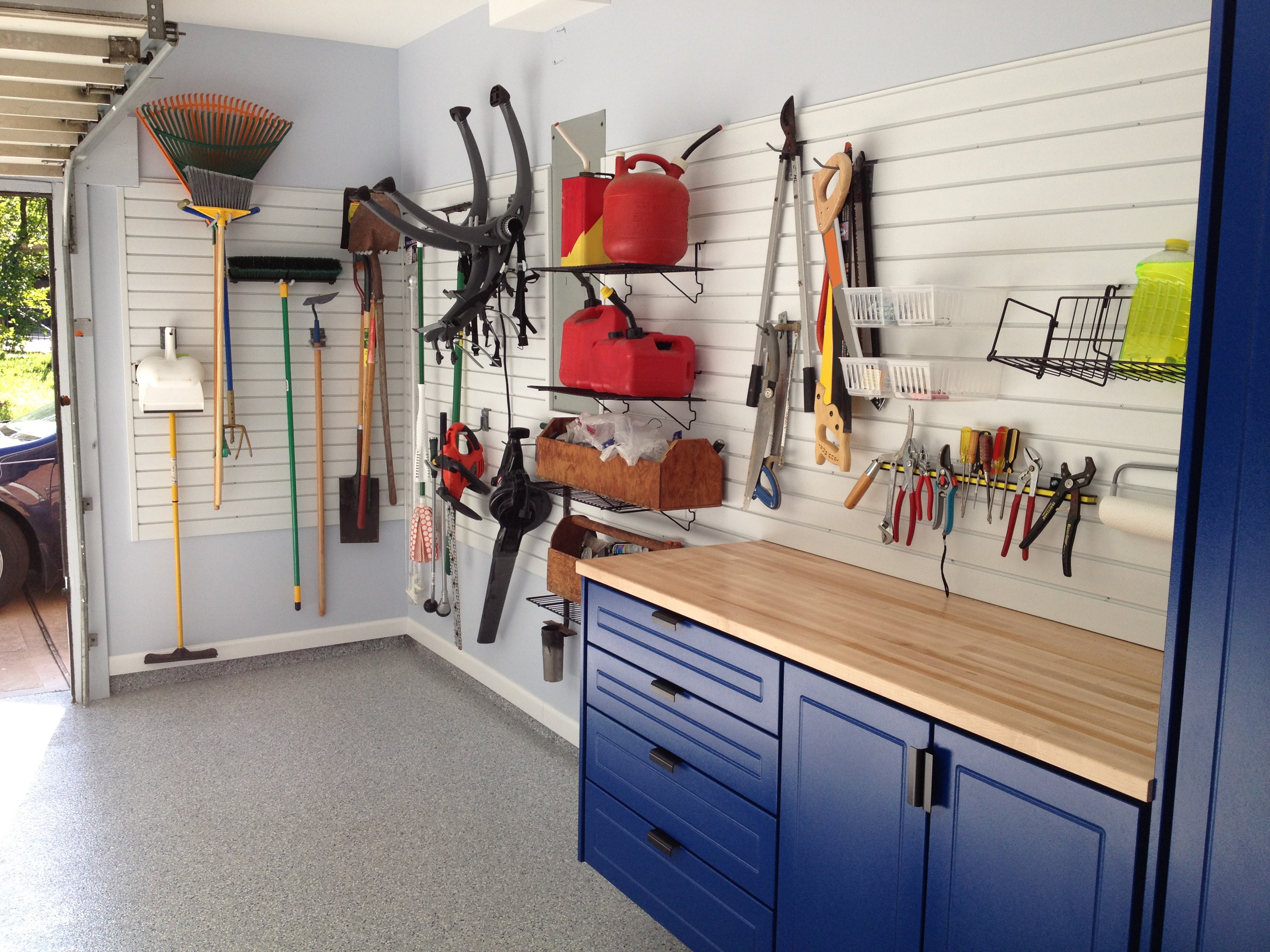 Kiks At placere Zealot Slatwall Accessories Will Solve Your Garage Clutter Problem