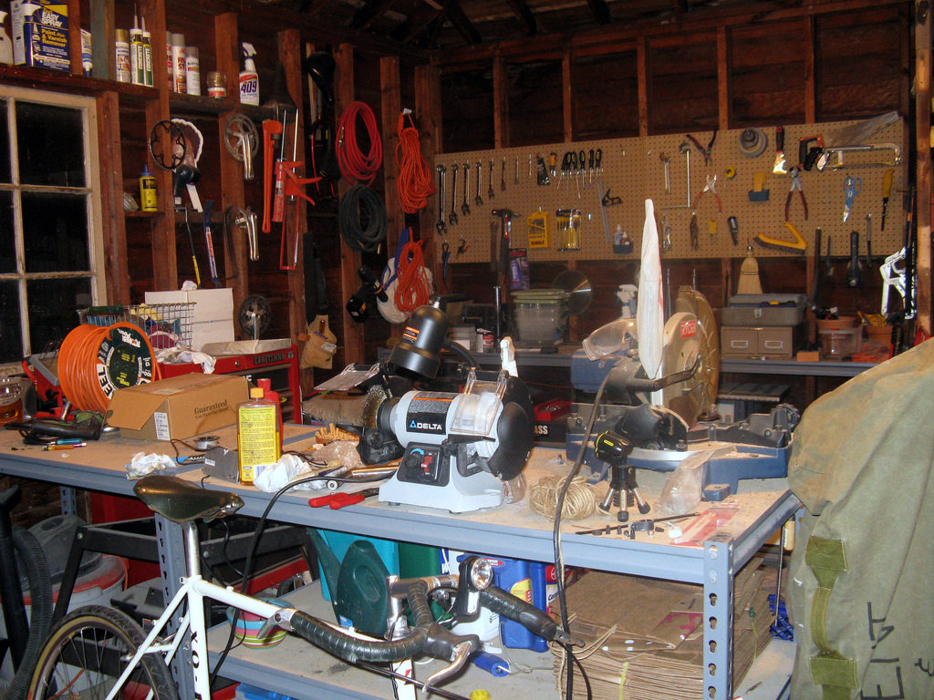 Garage organization DIY tips needed in this messy, unorganized garage