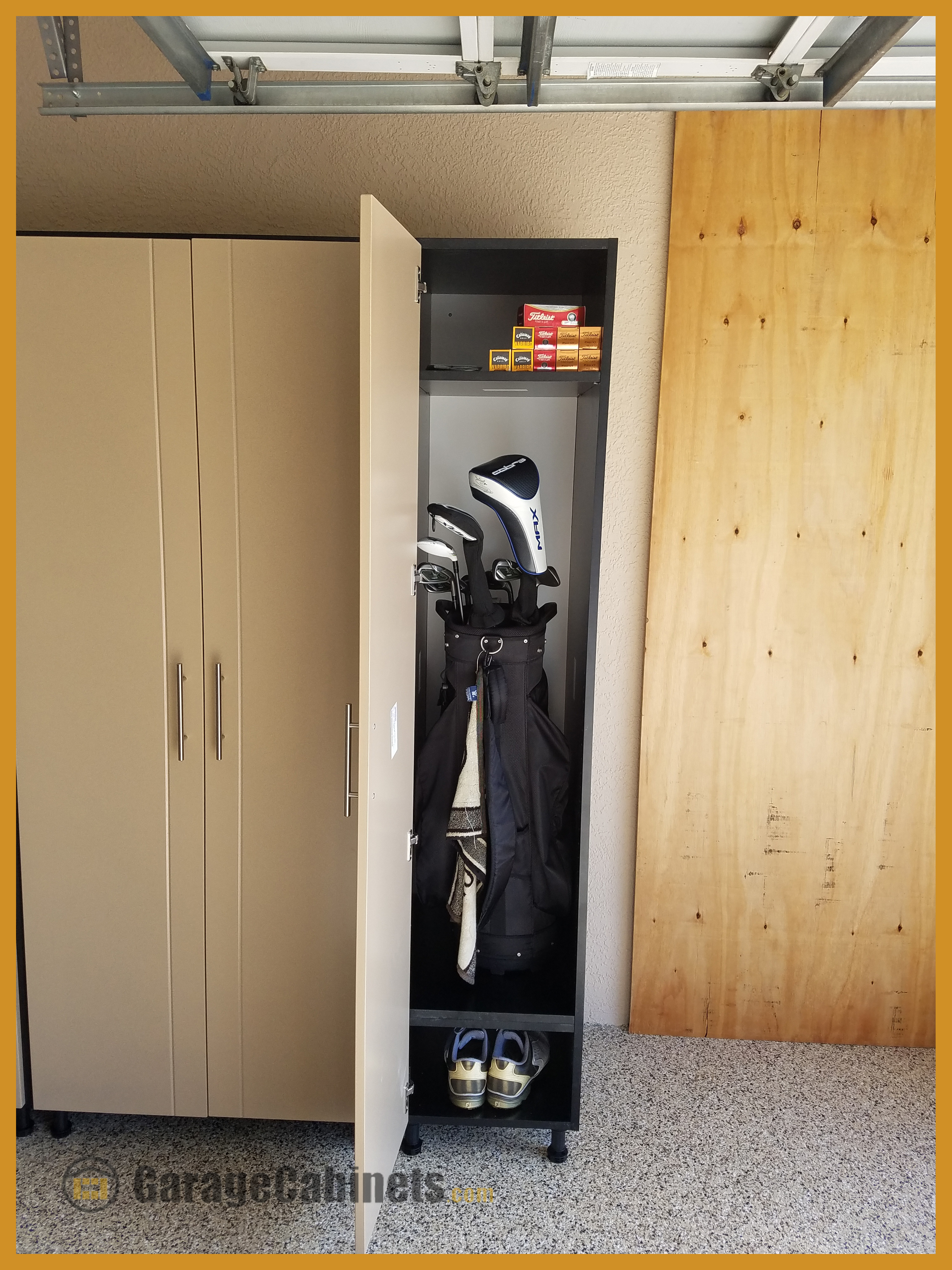 Laboraj Spacaj Garaj Kabinetoj en Florida Garage - Golf Bag Garage Cabinet